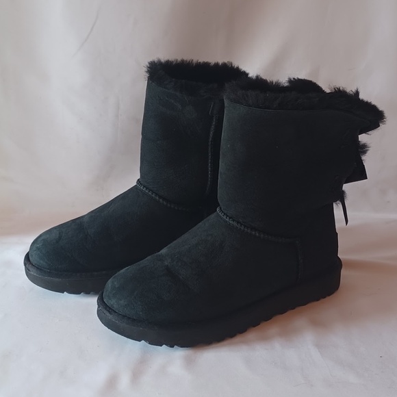 UGG Baily Bow II Shearling Boots Black Women's Size 8 EUC - Picture 1 of 9